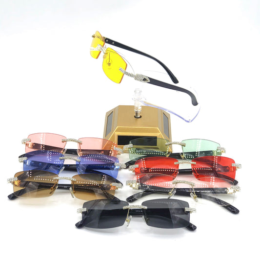 نظارات شمسية فاخرة بإطار خشبي وعدسات مرصعة